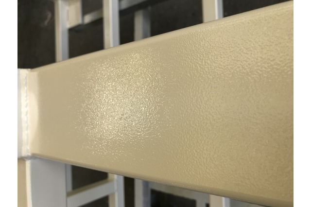 写真ではわかりにくいですが、デコボコ模様になっているのがハンマーネットの特徴になります。